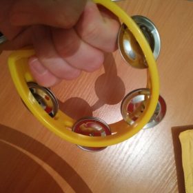 lemonlala Plastic Musical Percussion Tambourines, Dual Alloy Recording Combo Tambourine, Cutaway Half Blossom with 4 Bells photo review